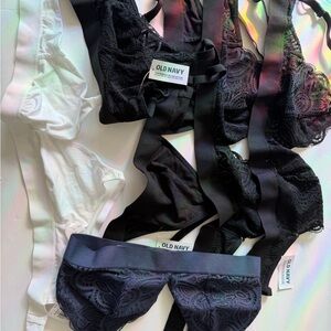 Old Navy Black and White Lace Bra Set. 6 bra white/ blue/ black as show in photo